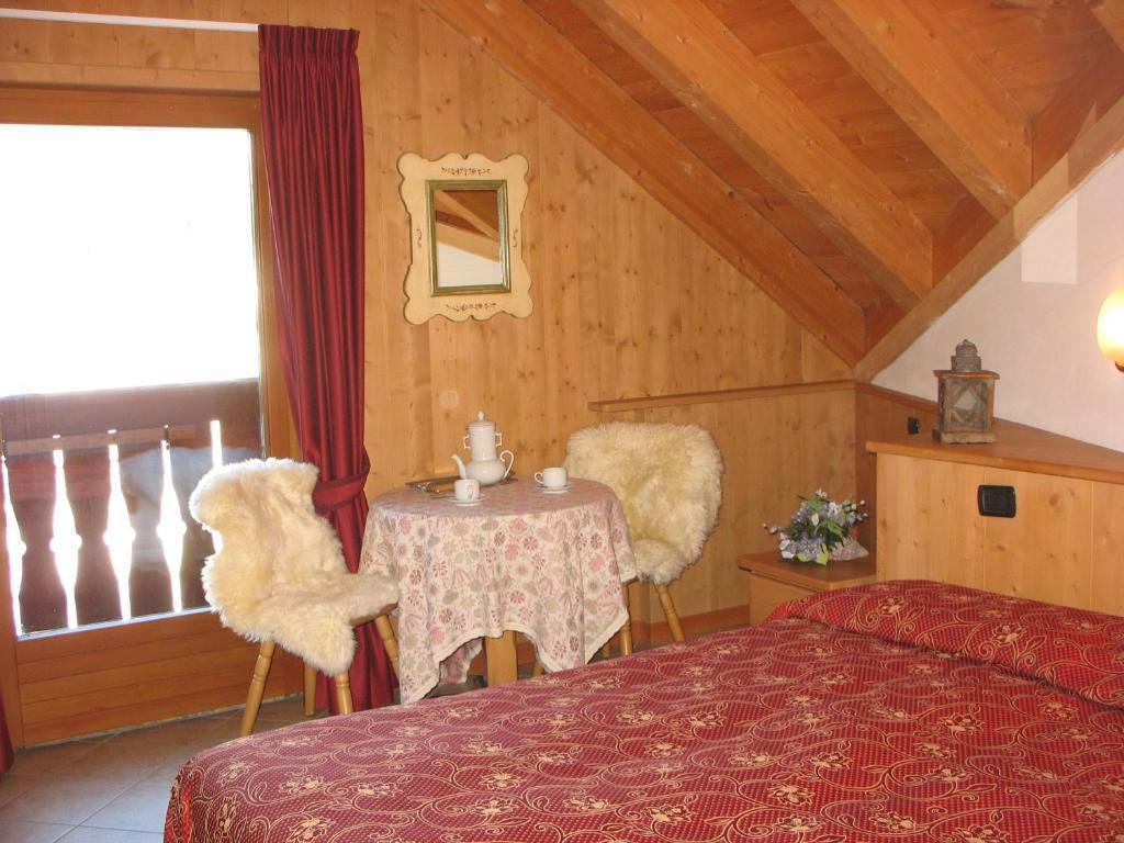 Hotel Cevedale Santa Caterina Valfurva Room photo