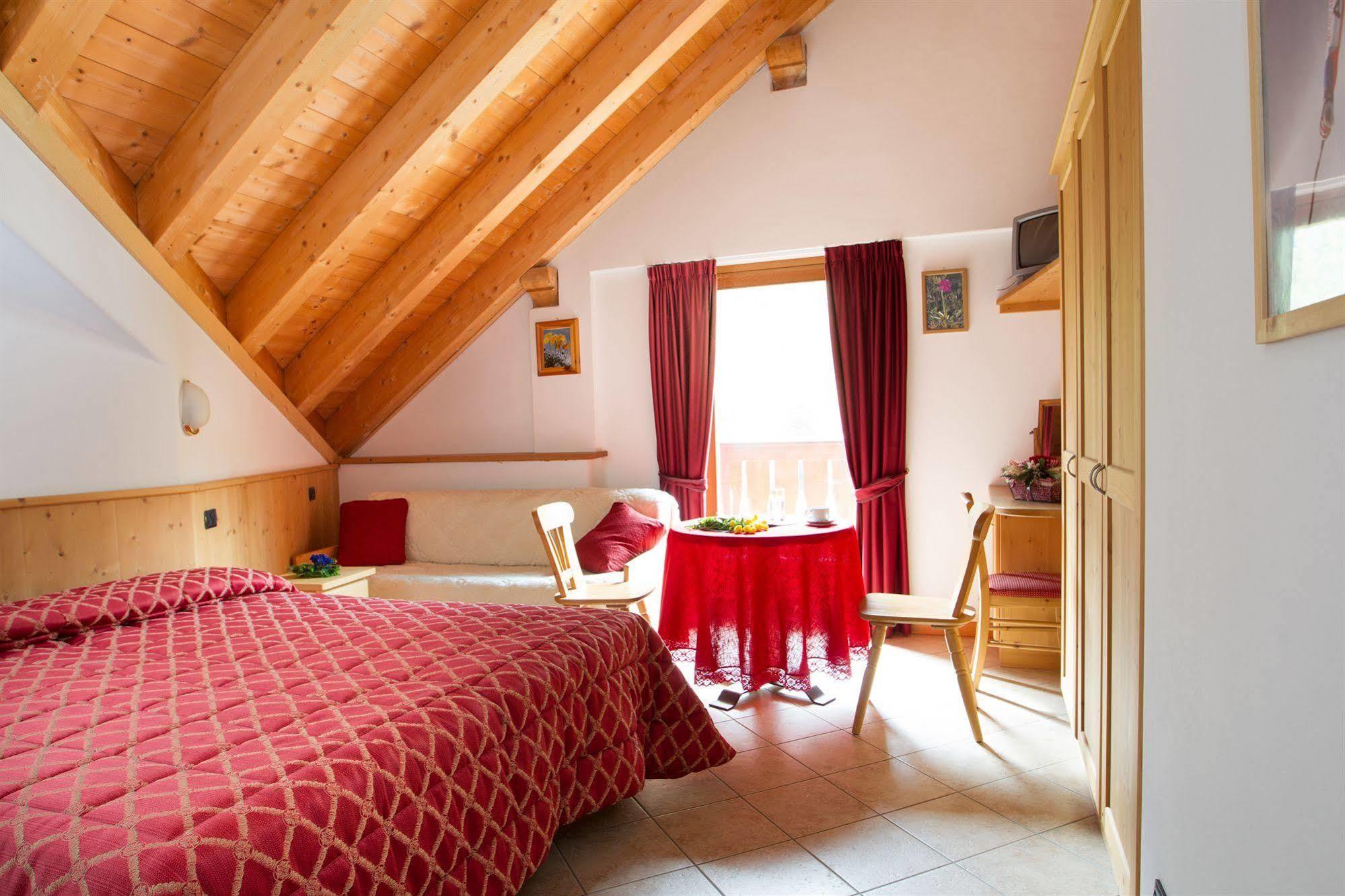 Hotel Cevedale Santa Caterina Valfurva Exterior photo