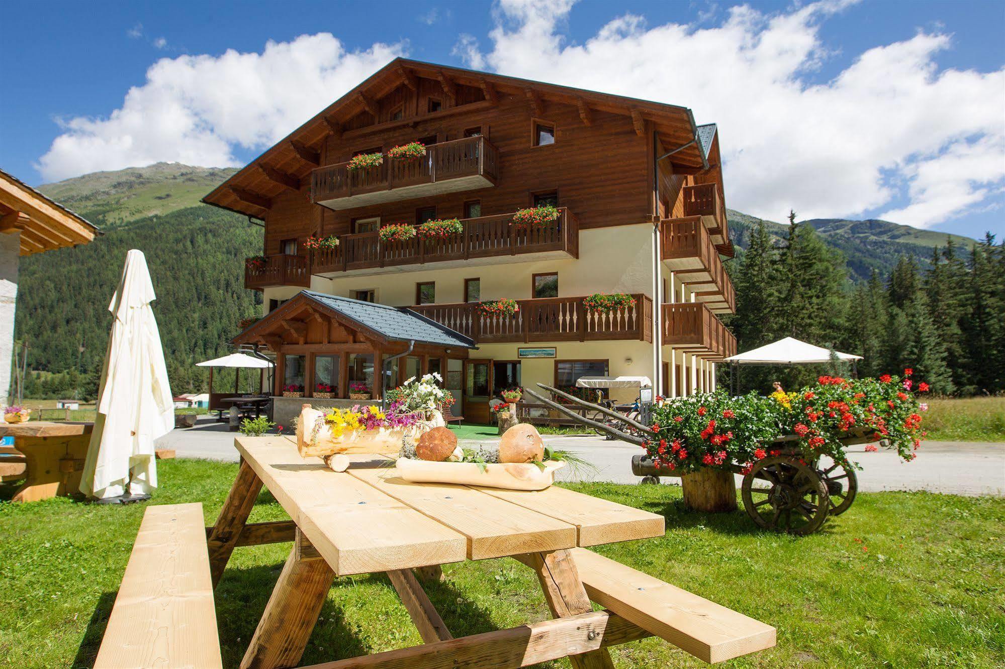 Hotel Cevedale Santa Caterina Valfurva Exterior photo